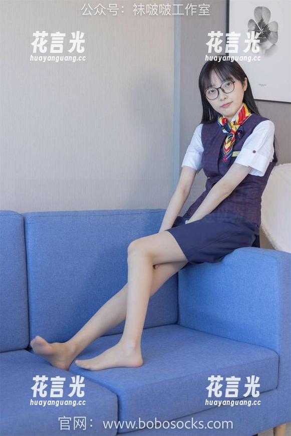 BoBoSocks袜啵啵-小甜豆 BoBoSocks袜啵啵 - 小甜豆的黑白丝写真:那份加固的脚尖,咋一看还以为是魔法呢。