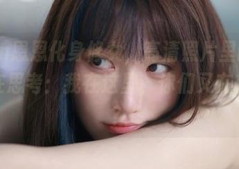 当Cien恩恩化身修女，高清照片里的表情像是在思考：我在这里，你们又在想什么？