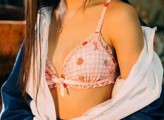 GIRLT果团网 - 高化妆的松果儿在浴室里的高清水花四溅图册