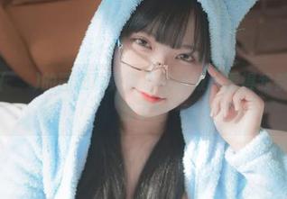 Hizzy(히지)的图册油亮得不想眨眼，看得我都有点羞涩了！