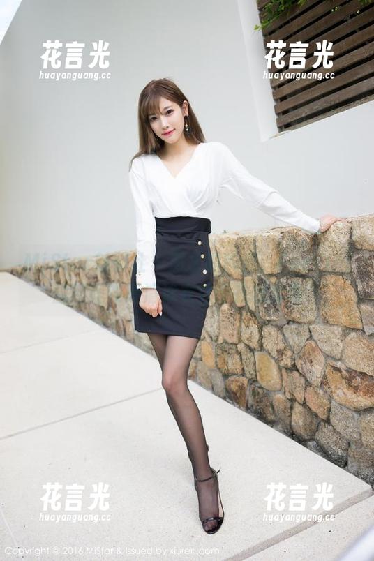MiStar魅妍社-FoxYini孟狐狸 MiStar魅妍社 - 溅水的瞬间,FoxYini孟狐狸在高清泳衣秀中在线卖萌!