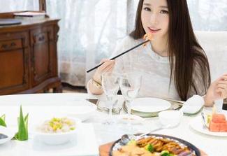 MiStar魅妍社 - 鲍妮boonie今日上线，女神套图更新就是为亲戚们的聚会准备的！
