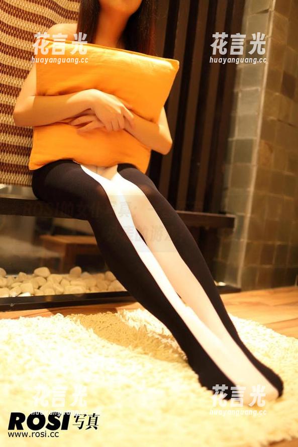 ROSI写真 ROSI的女仆写真:一丝不苟,或者只是外表的游戏?