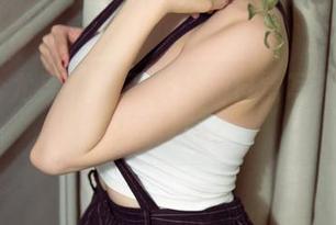 UGirls尤果网 - 王轶玲的日常写真：这也算平凡吗？