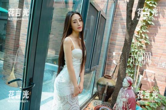 UGirls尤果网 - 郝晴Grace的泳池写真，下载时请做好防晒哦！