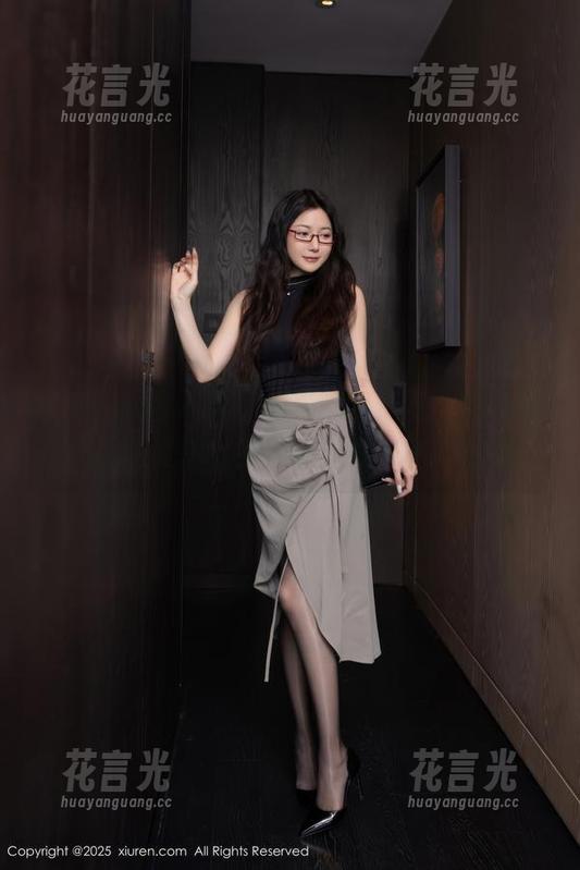 Xiuren秀人网-大美媚京 Xiuren秀人网 - 顺着脚步走过,大美媚京的私拍套图,不要放过每一根手指哦!