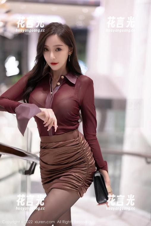 Xiuren秀人网-抖娘利世 Xiuren秀人网 - 图里有戏,抖娘利世的办公室照里讲了几个啥?