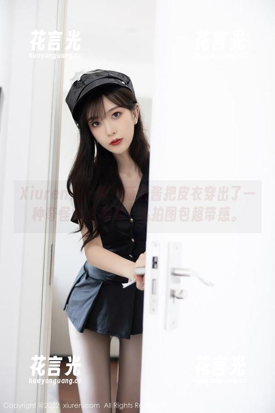 Xiuren秀人网 - 萌白酱把皮衣穿出了一种奇怪的暗黑风,私拍图包超带感。