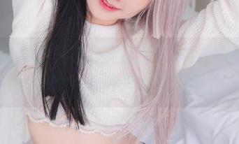 夏天湿湿的气息扑面而来！sally多啦雪最新照片里的那份轻盈呢？