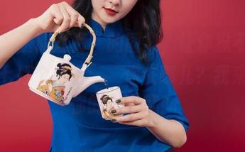 丽柜 - 玉脂丝滑”的图集，让你忍不住想给小七打个电话：“你在哪儿？我来评论你的光泽度！