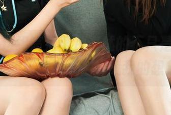 丽柜 - 这组高清照片讲述的不只是天台，左左的姿态好像在挑战我的想象。
