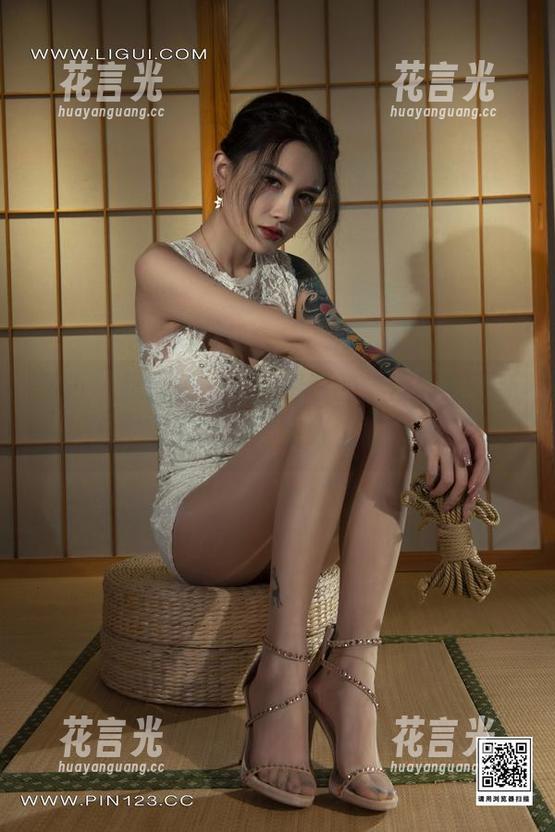 丽柜 - 犹豫了一会，晴晴的泳池图集更新，光影变幻莫测，我好像被淹没了？