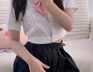 二阶堂宅绘子的全套礼服图片，花了我不少时间翻阅…有没有思路呀？
