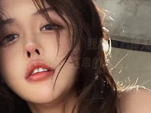 微密圈 - 于芷晴的灰丝里，我不小心掉入了灰色泡沫，溅起一连串的思绪。