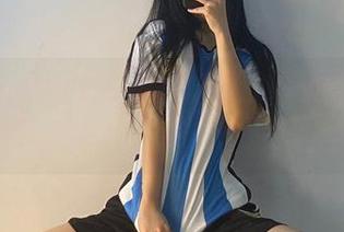 微密圈 - 俏妞t的私拍之旅，灰丝仿佛在低语