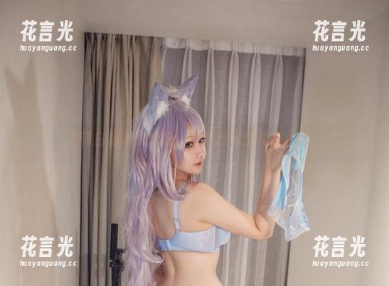 咔喵 定制白旗袍的咔喵,图片表现出奇的优雅。