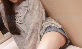 啾小妍的甜心作品在线，亲密又微妙，让人不禁想多看几眼。