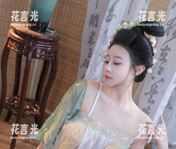 奈汐酱Nice 奈汐酱Nice的定制图集,浴缸花精灵,果然养眼,离不开花与水的结合!
