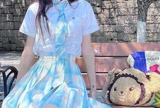 妖君白研的夏日午后，私房气氛懒洋洋的，随手甩出几张图片，喔，太随便也有趣。