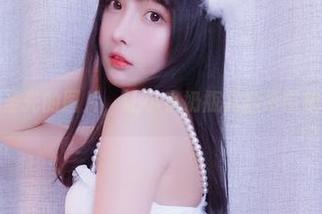 这一波无圣光的图片,让小小奶瓶儿的吊带魅力翻倍。