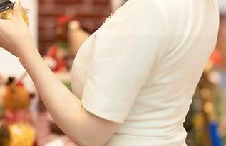 尤蜜荟 - 连体衣和黄歆苑的美图：我发现我似乎没那么单纯了。