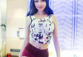 推女郎 - 我在想，Yu佳妮为什么要选择粉色？这是想让我陷入甜腻的漩涡吗，哈哈。