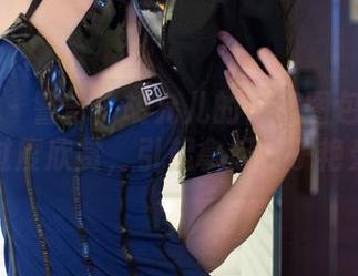 推女郎 - 警告！胡允儿的白裙图包可能会导致过度欣赏，引起拿起裙子艳羡症！