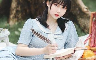 是依酱呀又来了，这次眼镜搭配效果炸裂，图库里的资源也绝不容小觑。