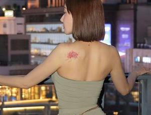 微密圈 - 果儿Victoria的在线肉丝大揭秘，资源还是假霓虹？
