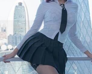 微密圈 - 分享今天的高清果儿Victoria，碎花裙和黑丝的搭配真妙趣横生
