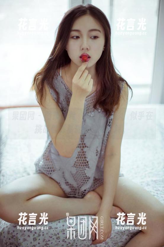 果团网 - 图集：龚玥菲的白衬衫，似乎在挑战你对基础单品的理解。
