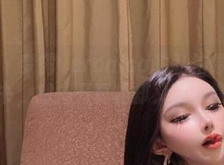 微密圈 - 梦露veronica的私拍像迷雾中的秘书，想揭开真相却又难以靠近。