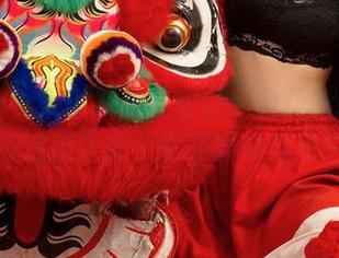 爱尤物 - 妮小妖的职业装：免费的图片让你沉浸在办公室的微妙气息中
