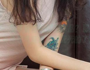 爱尤物 - 是李丽莎的旅拍作品？那我只能默默感叹气质拿捏得死死的了。