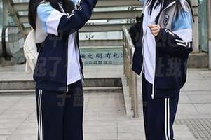 秀人网 - 图片中Angela小热巴的肉丝，与光影的结合起了化学反应，让我也想搬个椅子静静欣赏。