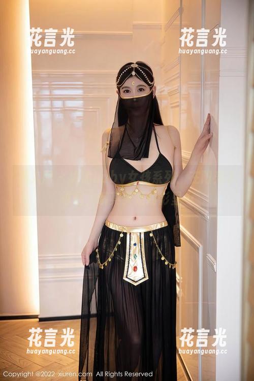 秀人网 - 沐沐baby女孩系列：在阳光下徘徊，哦其实是阴影里…