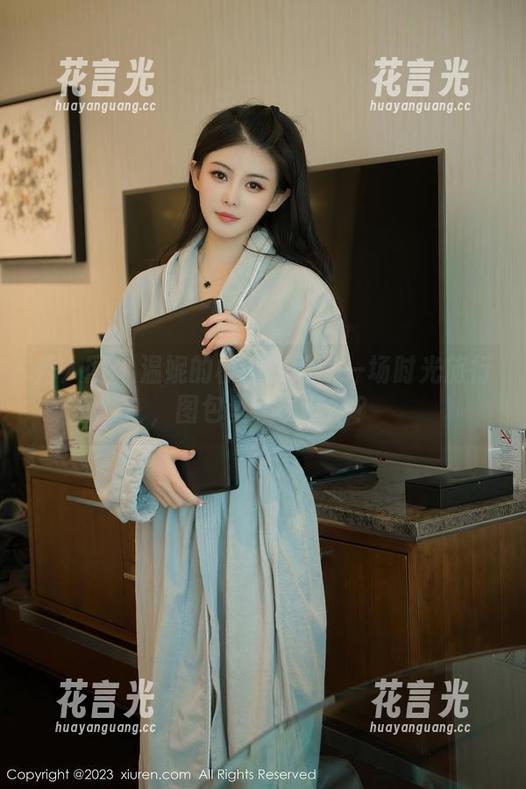 秀人网-温妮 秀人网 - 温妮的校园冒险:一场时光旅行,图包里藏了些啥?