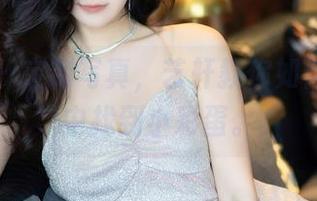 秀人网 - 定制写真，艺轩教你如何在纯白中找到小彩蛋。