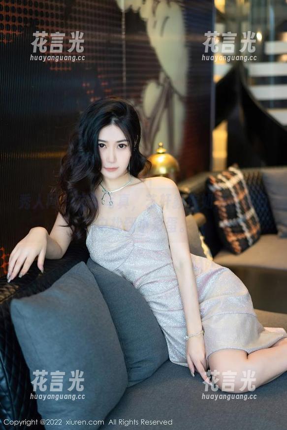 秀人网 - 定制写真，艺轩教你如何在纯白中找到小彩蛋。