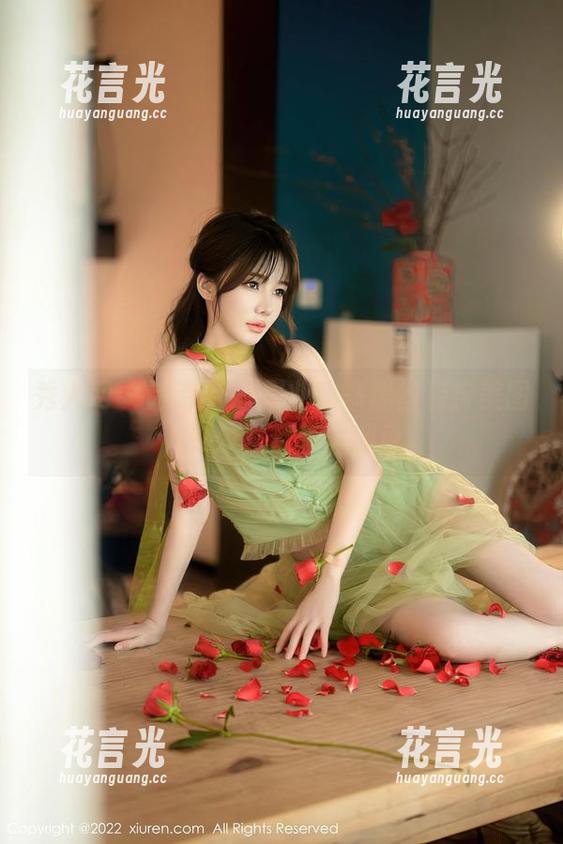 秀人网-诗诗kiki 秀人网 - 诗诗kiki职业秘书黑丝装扮美图,办公室反转大翻身