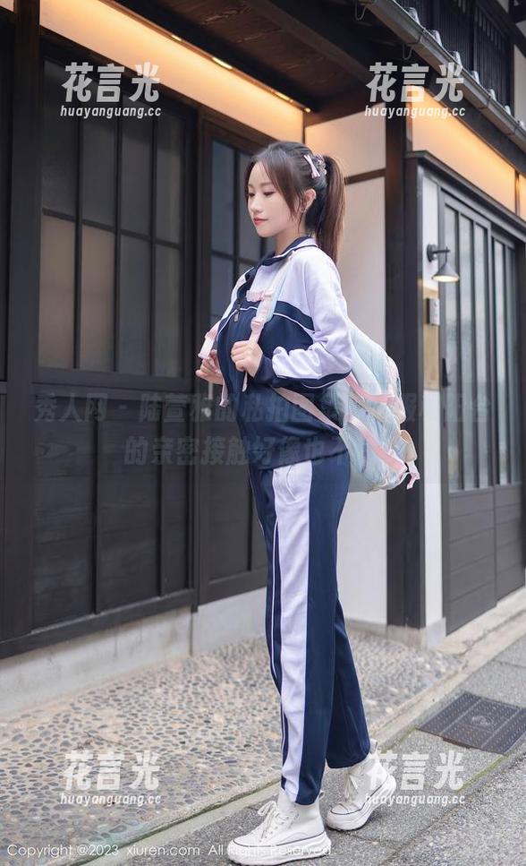 秀人网-陆萱雅 秀人网 - 陆萱雅的私拍图集,制服和阳台的亲密接触好像也不赖!