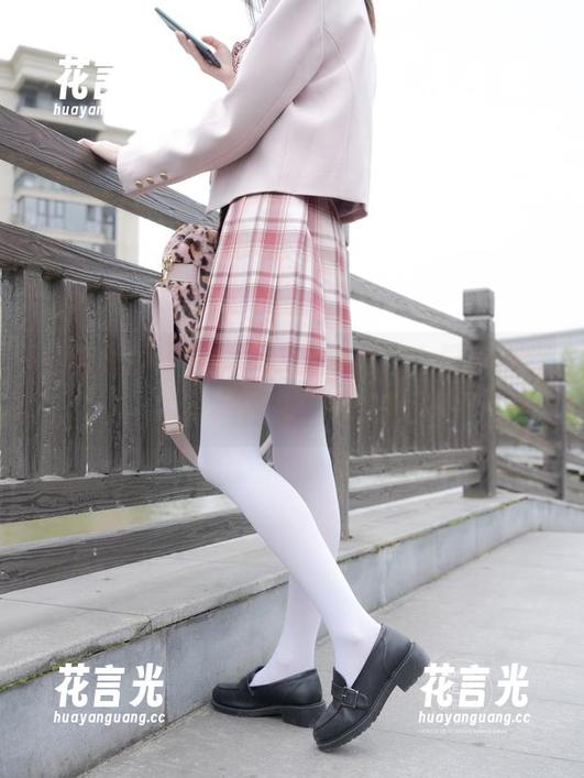 紧急企划 - 在线“水上女神”小恩泳装合集，消失在泡泡中