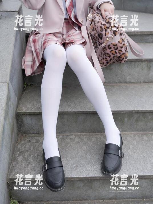 紧急企划-小恩 紧急企划 - 小恩的校服写真:教室里悄悄的风景图册