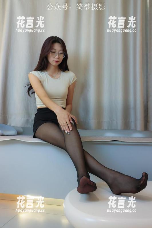 绮梦摄影 - 幼幼的长腿在这，全套下载方式略显复杂，但值回票价。