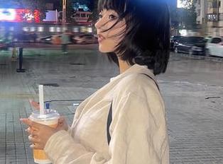 “舞小喵”出手不凡，美脚图片值得你像细节狂魔一样反复欣赏。
