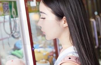 蜜桃社 - 小魔女lily在这套和服里的最新冒险，吹出一口气果然很有感觉啊！