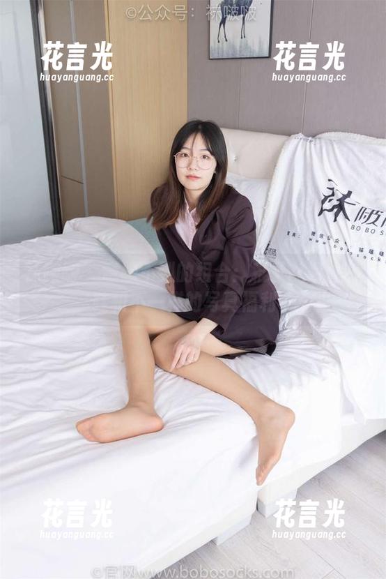 袜啵啵-稚予 袜啵啵 - 意想不到的组合:稚予、阿迪板鞋和不一样的写真福利~