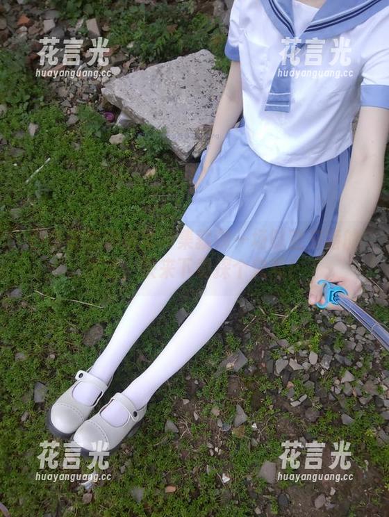 西尔酱 西尔酱的旗袍写真集就像一场时空交错的演出,快来下载探个究竟!