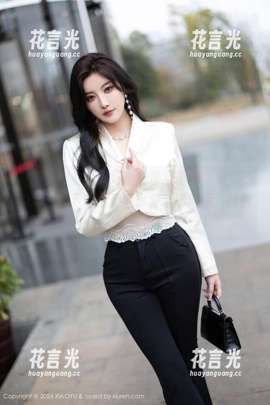 语画界-小蛮妖Yummy 语画界 - 有趣又好看的镂空图包,小蛮妖Yummy下载后保证你会爱不释手,是折磨的开始!