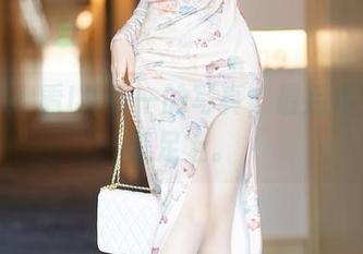 语画界 - 看!林乐一的写真，最后停留在了美足上。